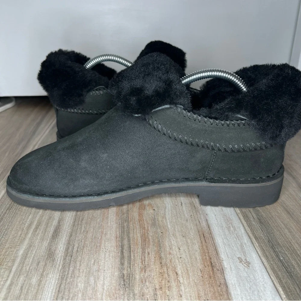 UGG McKay Women's Boots 10 Black Suede Sheepskin Pull-on Ankle Booties 1012358